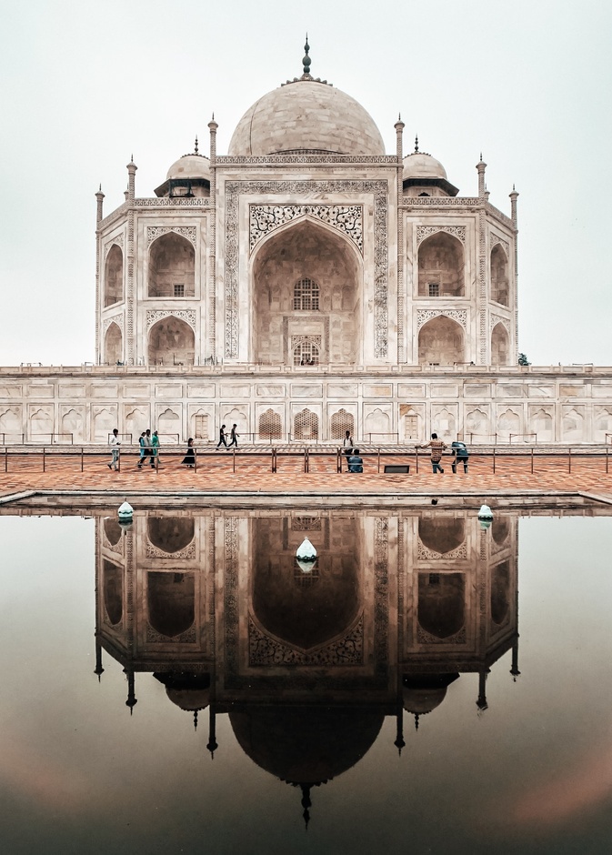 تاج محل أحد أكثر المعالم السياحية زيارة في العالم حيث يستقبل ما يزيد عن 4-8 مليون زائر سنويا