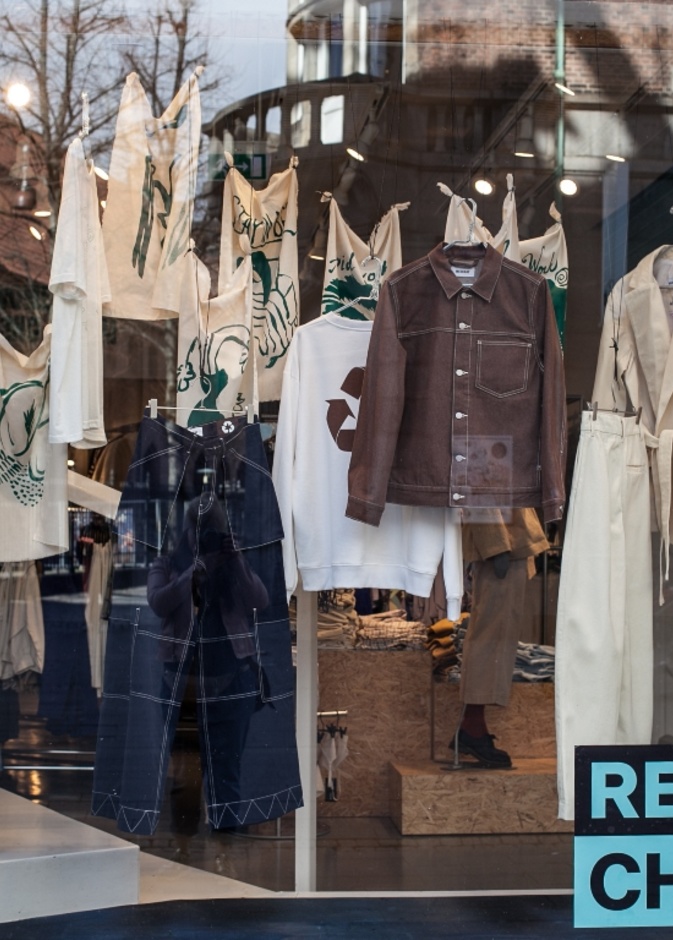 تسعى صناعة الموضة لإعتماد المنسوجات المعاد تدويرها والقطن المزروع والجلود المصنوعة من الفطر