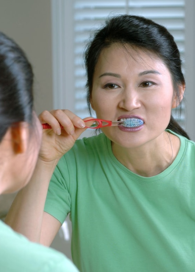 تفريش الاسنان بشكل خاطئ يضر بها