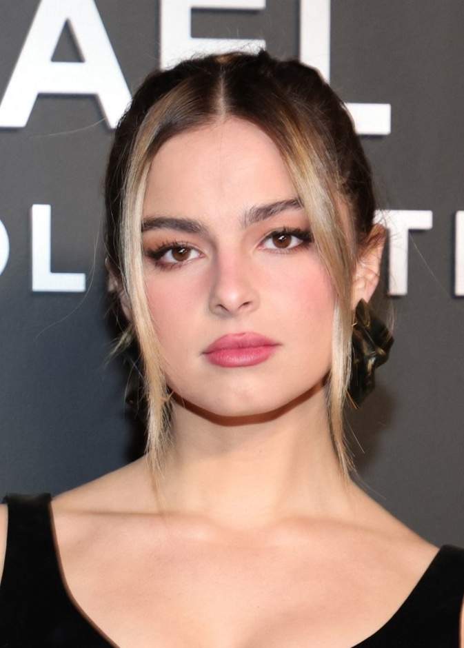 نجمات عالميات خطفن الأنظار بجمالهن في أسبوع نيويورك للموضة