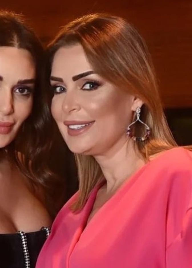 سابين نحاس وشقيقتها