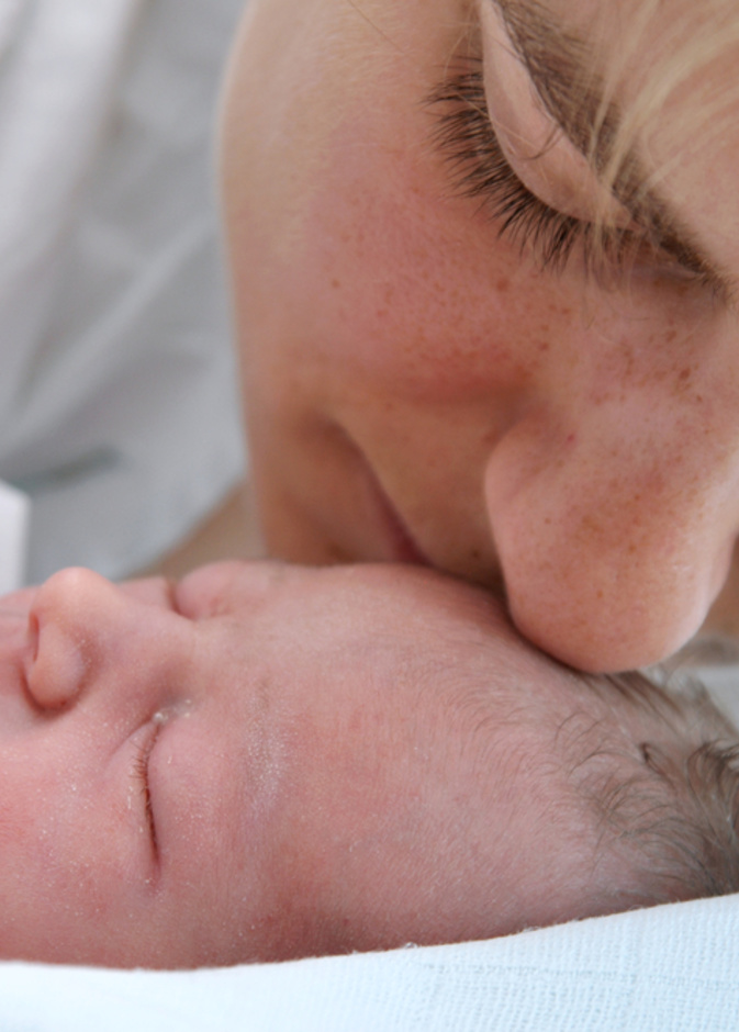 هل يوجد أضرار للولادة الطبيعية على الأم والمولود