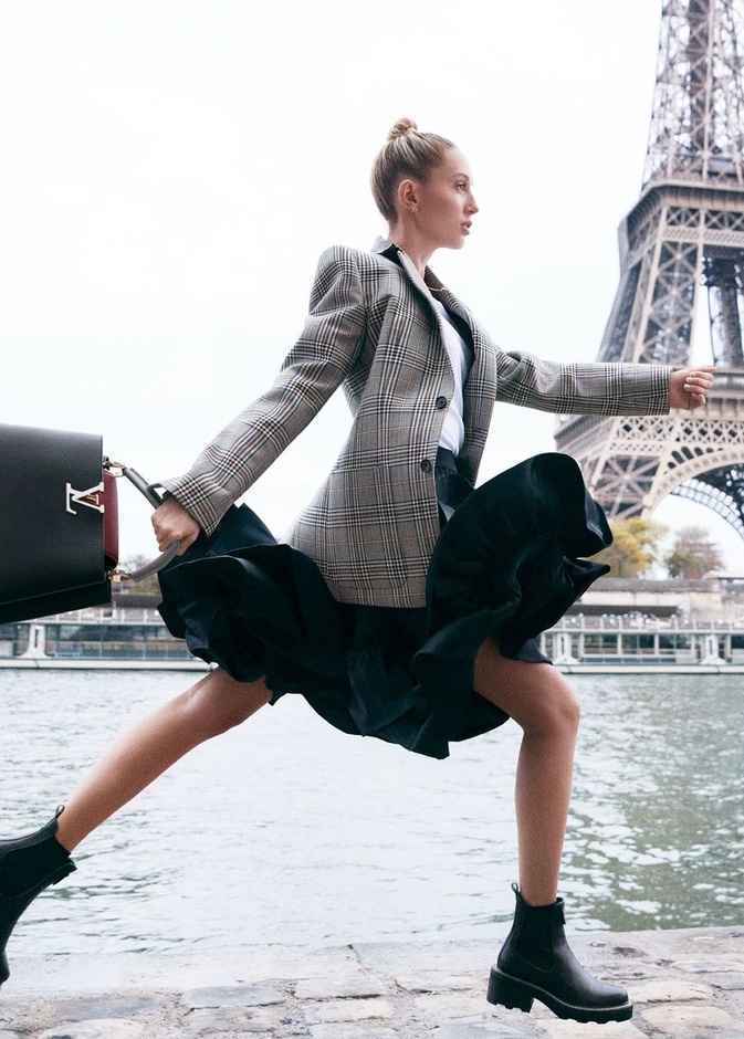 عملت ماريا أولمبيا أميرة اليونان والدنمارك مع دور أزياء كبرى مثل مايكل كورس و Louis Vuitton