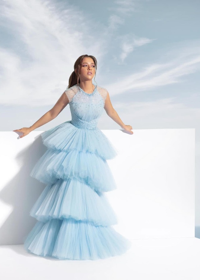 فساتين كشكش باللون الازرق انستقرام@balqeesfathi