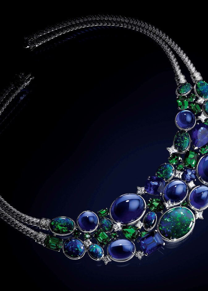 قلادة من لويس فويتون  Louis Vuitton