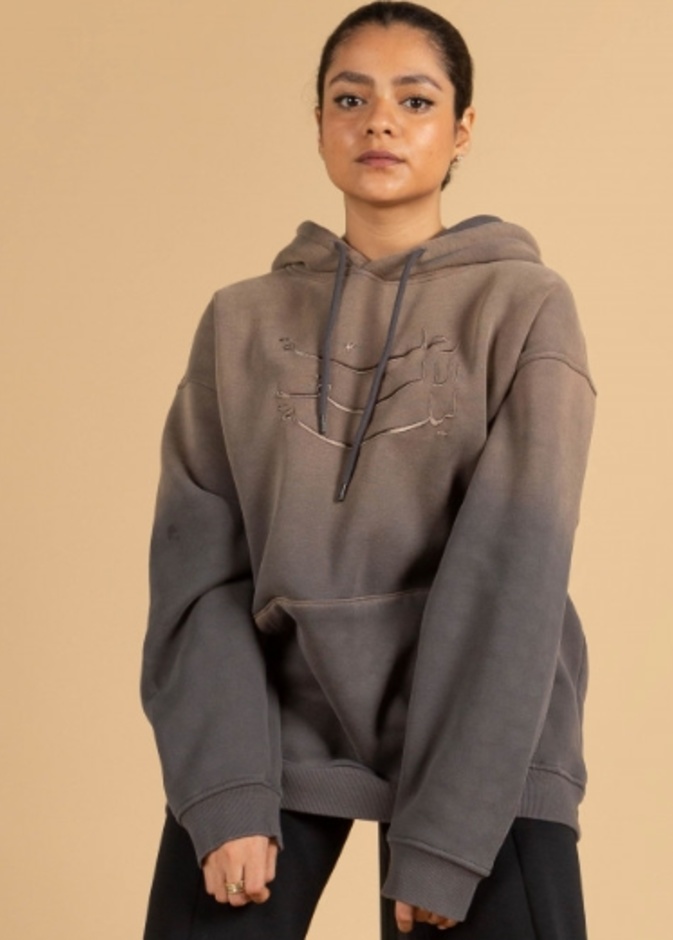 بريزم "علامة سعودية تقتحم ساحة الأزياء بقصة خلف كل تصميم.