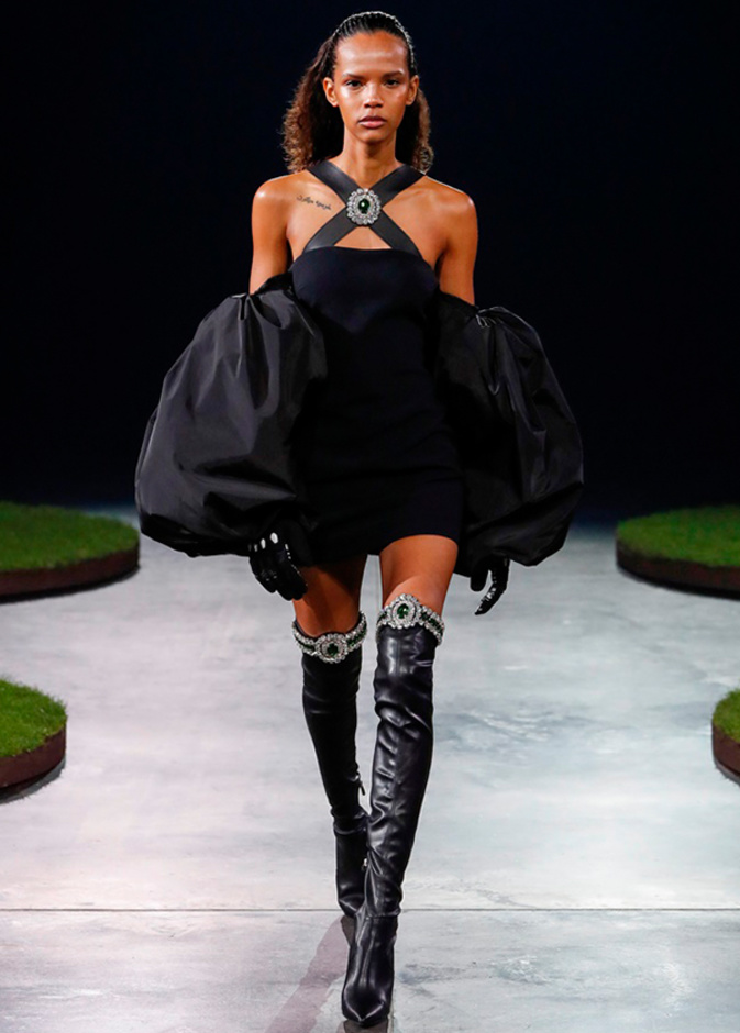 مجموعة David Koma لموسم خريف 2022