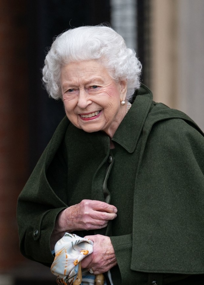 من أحدث إطلالات الملكة اليزابيث الثانية