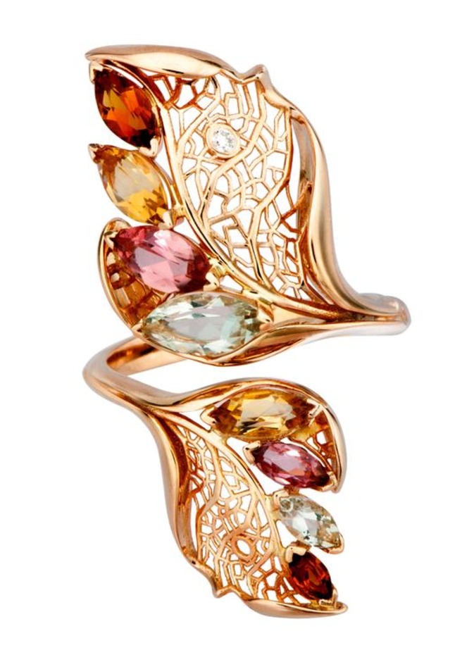 من مجموعة El Retiro المستوحاة من حدائق Carrera y Carrera، ولد خاتم The Hoja 