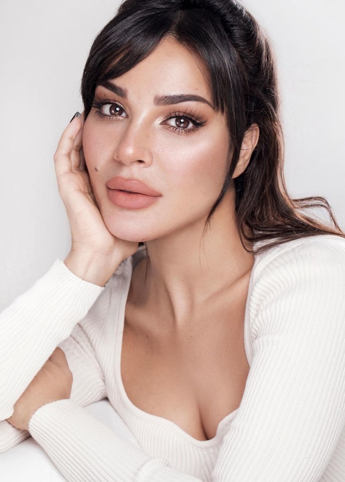 نادين نسيب نجيم من مواليد برج الدلو