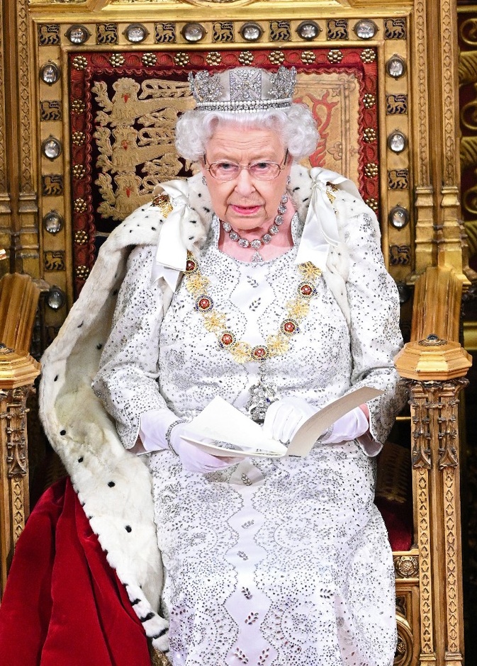 الملكة إليزابيث الثانية ملكة بريطانيا