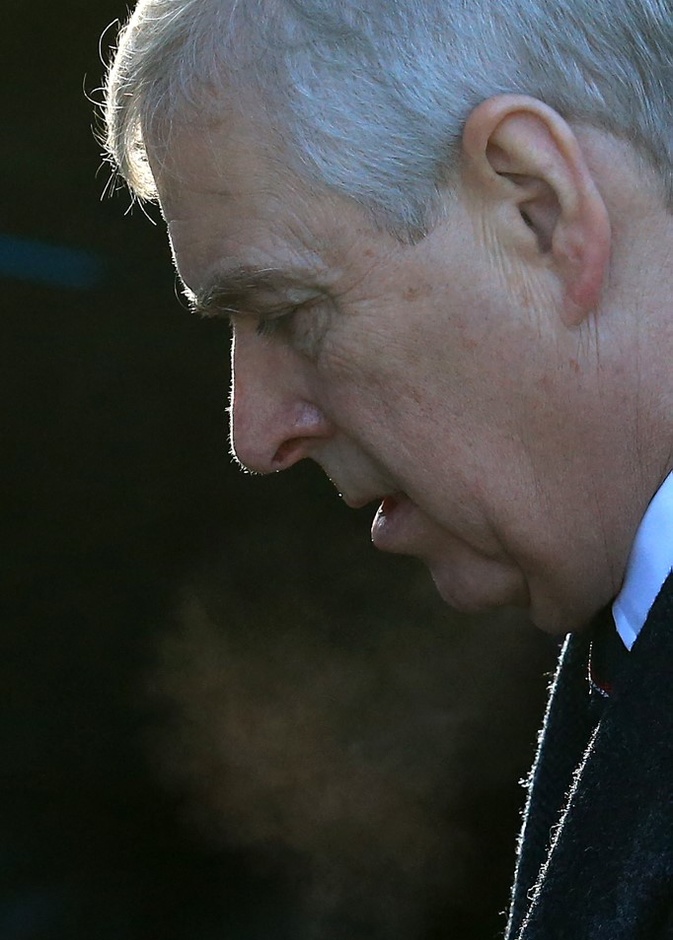 هل تغير تسوية الأمير أندرو المالية مع فيرجينيا جوفري وضعه الملكي؟