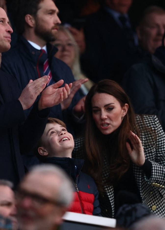 الأمير جورج يتلقى درسًا مبكرًا في فن الدبلوماسية الملكية