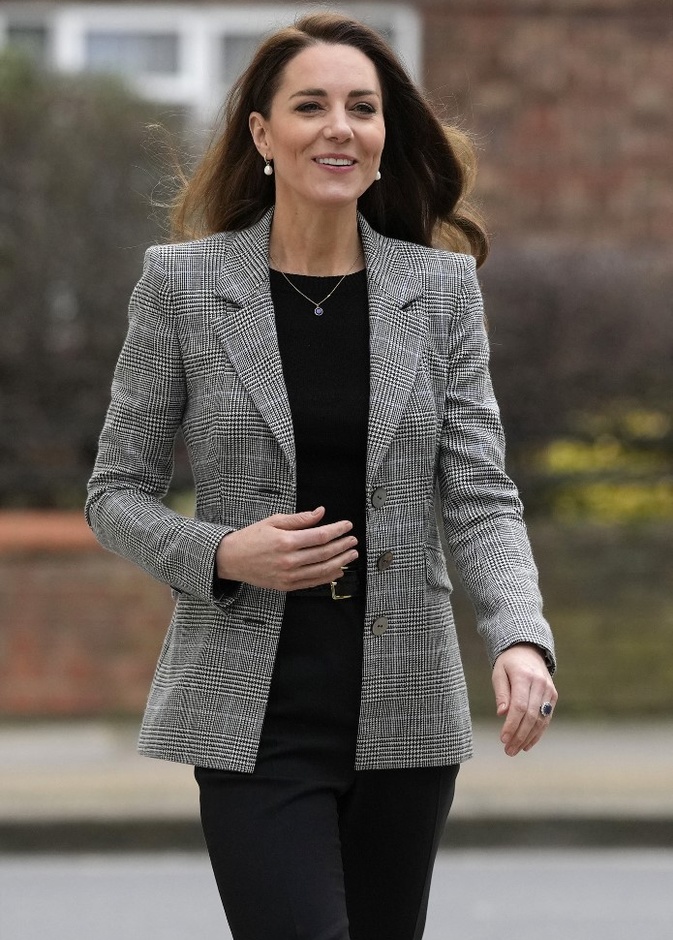 صور أحدث إطلالات كيت ميدلتون كلاسيكية وتظهر جسمها النحيف