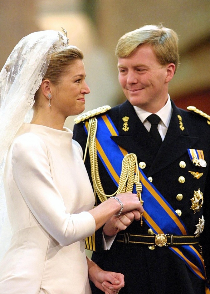 فساتين الزفاف الملكية التي توجت قصص الحب في الفلانتين