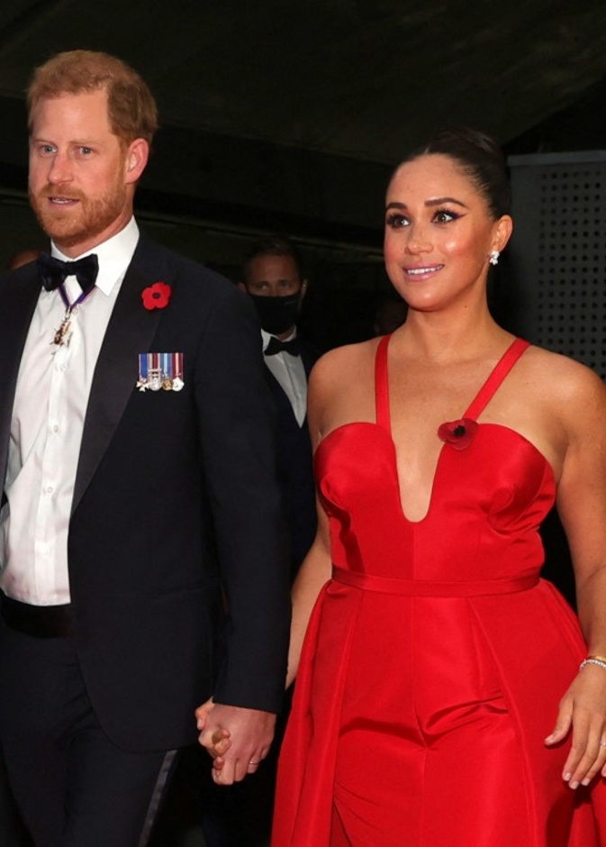 ما هي الحيلة الخفية التي تستخدمها ميغان ماركل لمنع زوجها من التحدث في المناسبات العامة؟