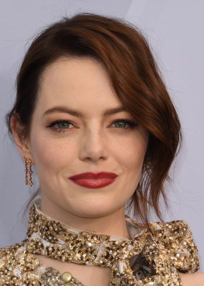 صور أبرز إطلالات النجمات العالميات الجمالية في حفل جوائز SAG عبر السنوات