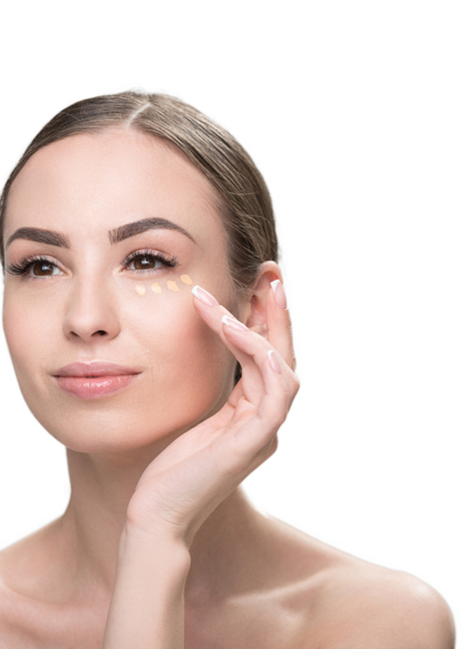 أسهل طرق تطبيق الكونسيلر لإخفاء الهالات السوداء