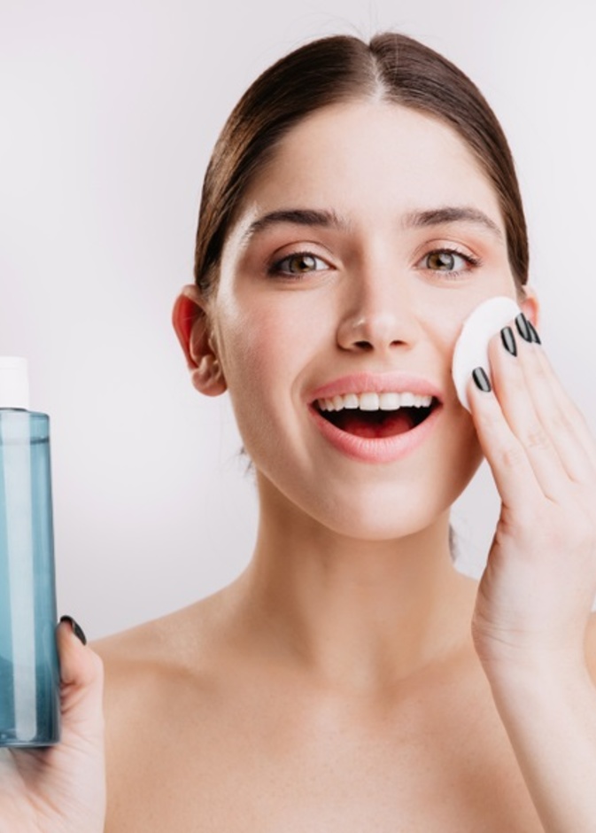 فوائد التونر لكل أنواع البشرة وطرق استخدامه الصحيحة