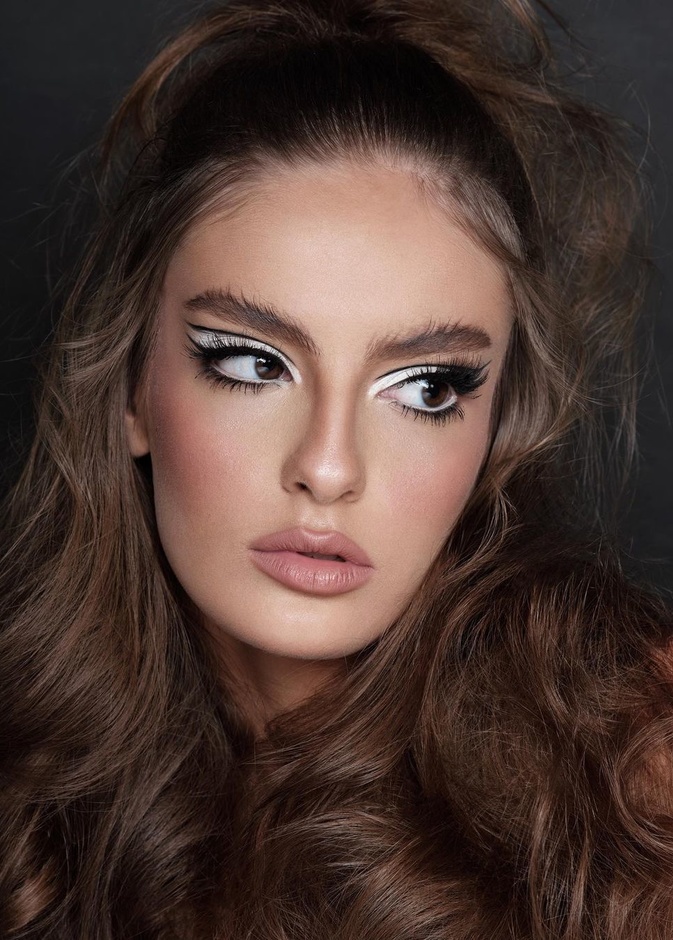 تكبير رسمة العين بالمكياج من حساب خبيرة التجميل هيلدا داغر على انستغرام