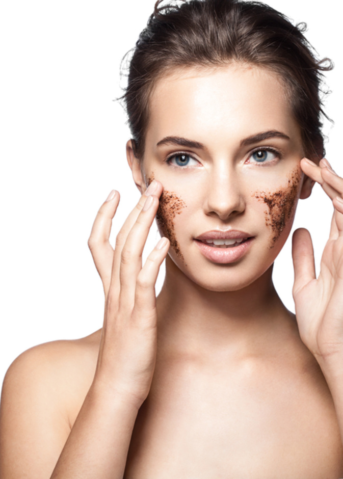 خلطة حبوب الهيل لتقشير البشرة والحفاظ على رطوبتها وضمان شبابها