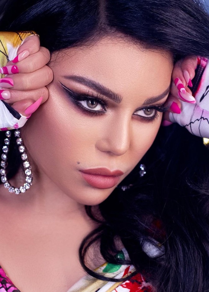 رسم آيلاينر هيفاء وهبي على شكل منقار العصفور بالخطوات - الصورة من حسابها على انستغرام