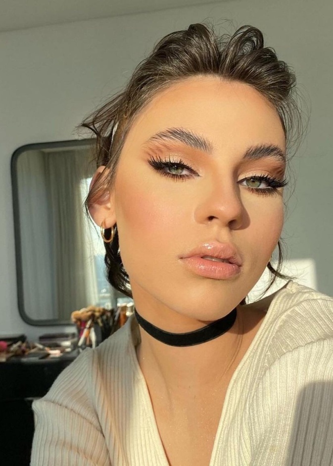 صورة من حساب خبيرة التجميل هيلدا داغر لطريقة وضع ظلال الجفون الجديدة