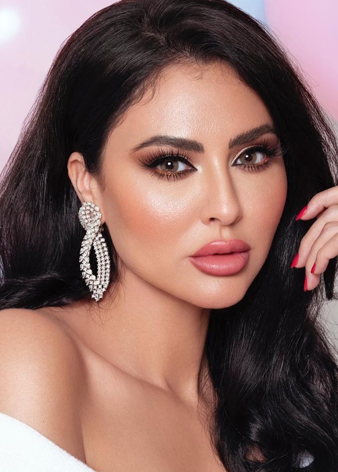 مكياج مميز لصاحبات العيون الصغيرة من وحي إطلالات مريم حسين