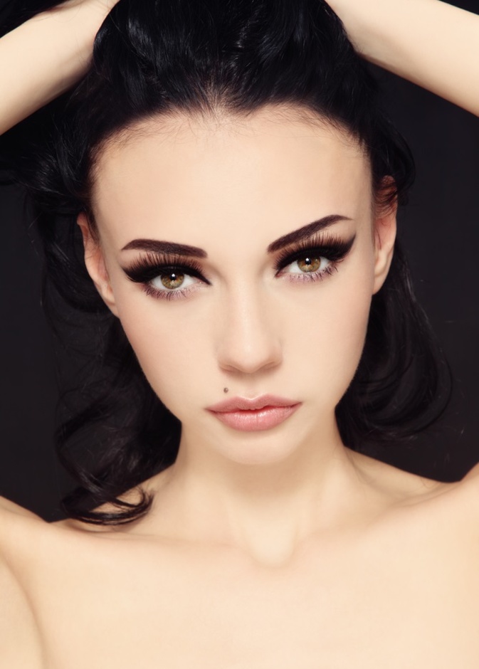 الحلاقة الجراحية تعتبر فعالة في إزالة شامات الوجه