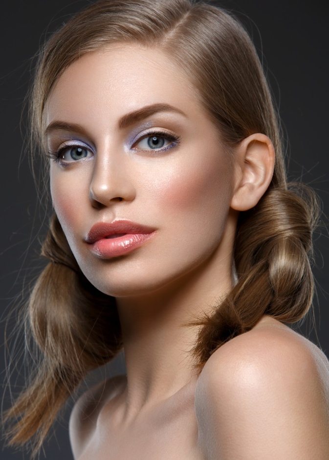 5 نصائح ذهبية لمكياج الشفاه الكبيرة