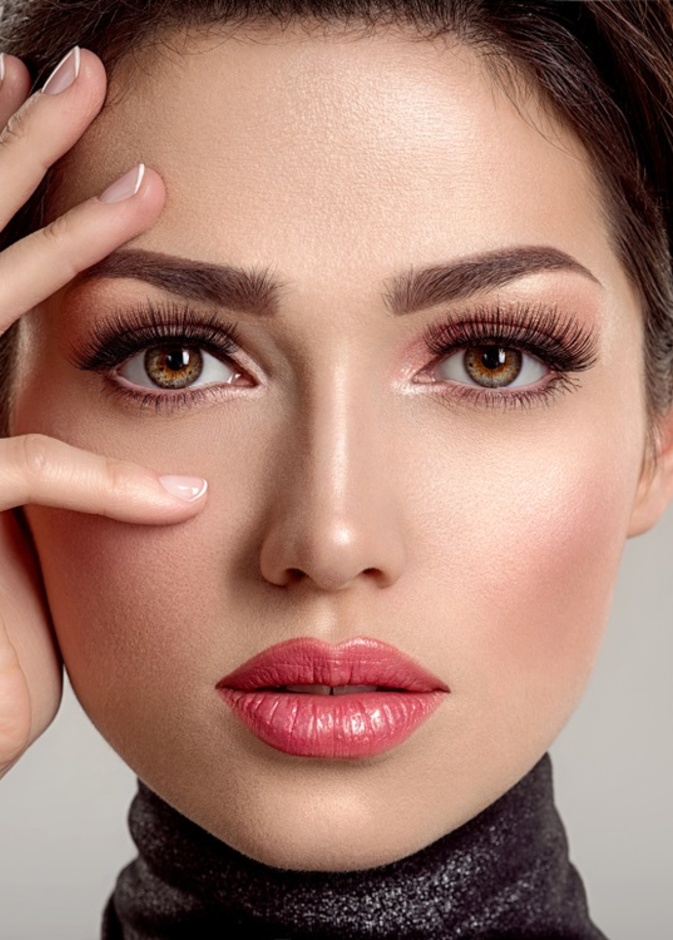 طرق طبيعية وصحية لرفع الرموش في المنزل بعيدًا عن تقنية lash lifting
