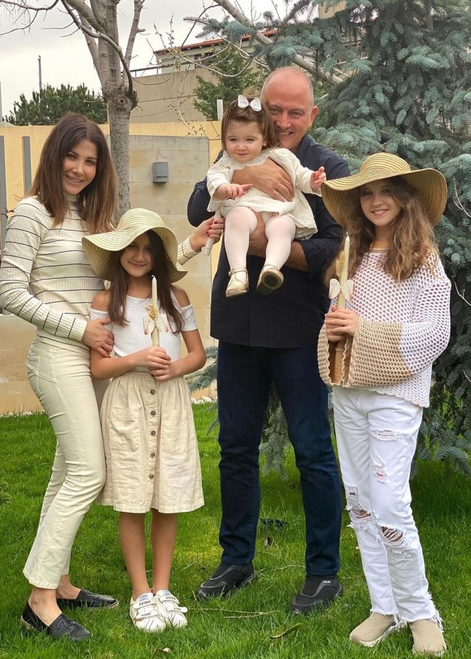 جوم تحدوا الفوارق العمرية وعاشوا أجمل قصص حب بينهم نانسي عجرم