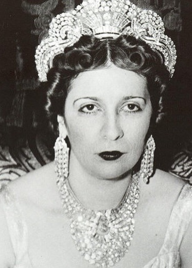 ما هي قصة عقد الملكة نازلي الذي ظهر بعد أكثر من 80 عام؟