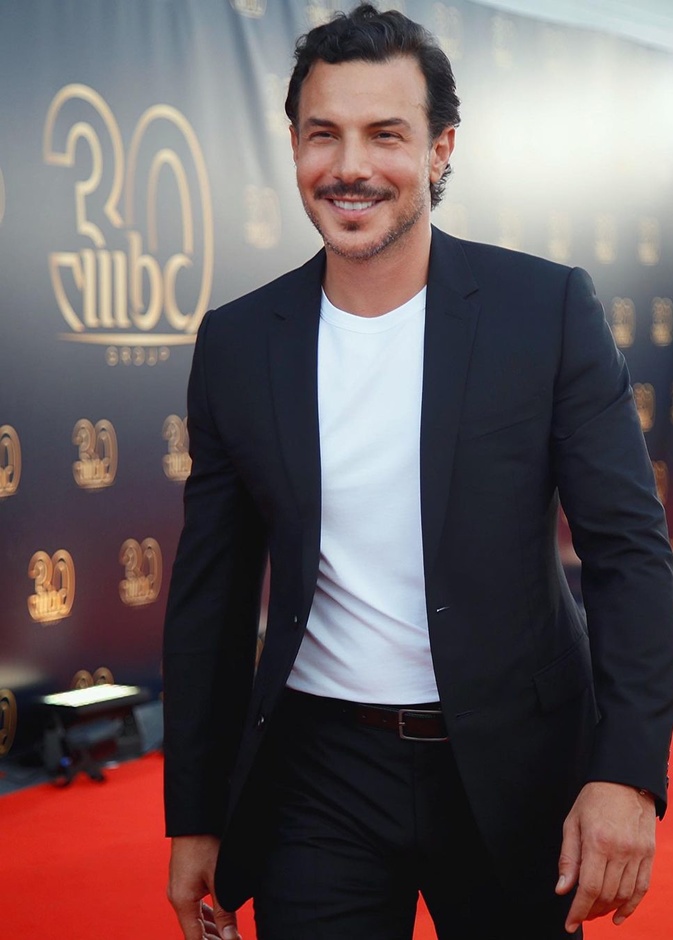  باسل خياط يبكي ويتحدث عن فترة اكتئابه ويلمح لإعتزاله المبكر