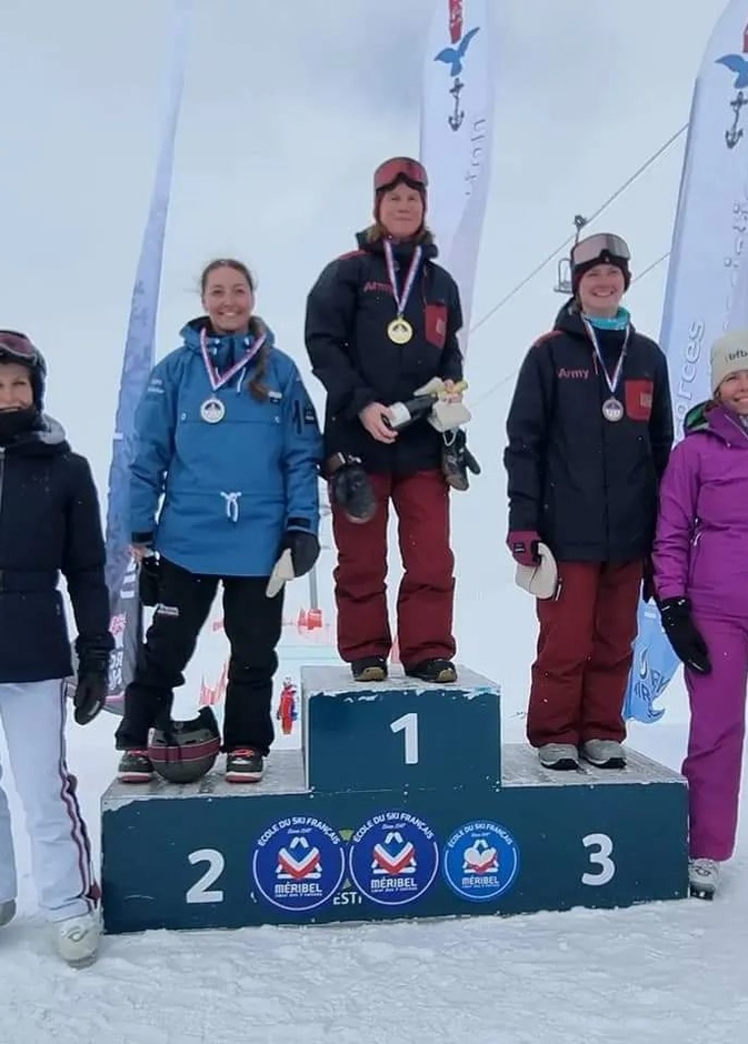 كونتيسة وسكس تسلم ميداليات للفائزين خلال فعالية رياضية