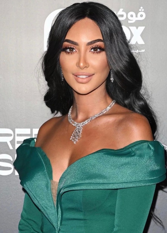 صور ترصد الشبه اللافت بين نور الغندور وفاشينيستا كويتية