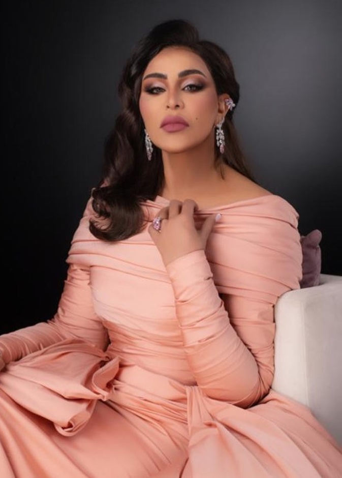 أحلام تحتفل بعيد ميلادها الـ 54