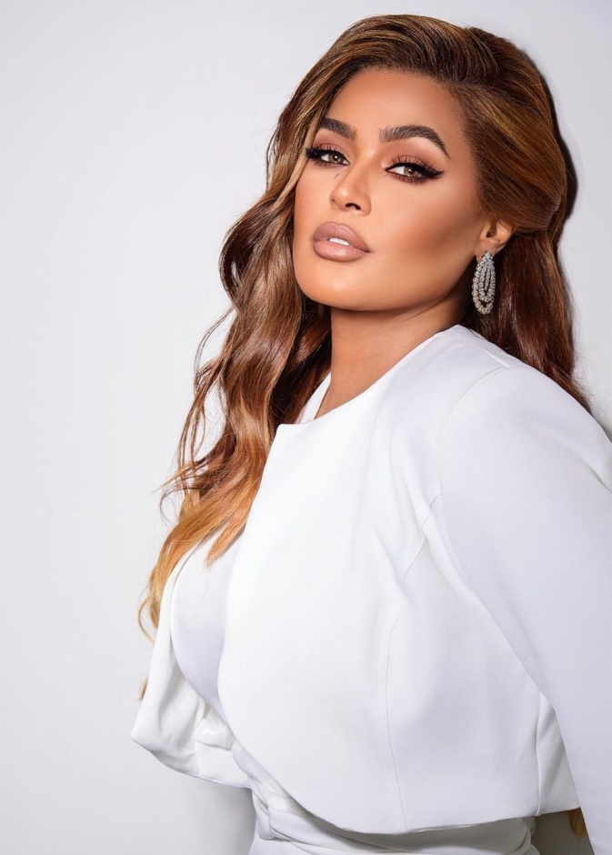 ر الفنانة وعد بمرحلة العشرينات وهل تغيرت ملامحها مقارنة بأحدث إطلالاتها