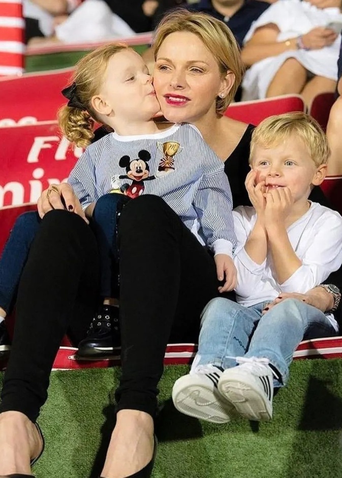 الأمير ألبرت يكشف عن تحديث جديد بشأن الحالة الصحية لزوجته الأميرة تشارلين