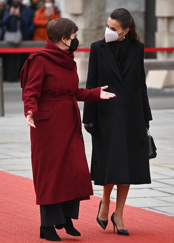 إطلالة ليتيزيا ملكة إسبانيا الأخيرة ساحرة بالملابس الشتوية