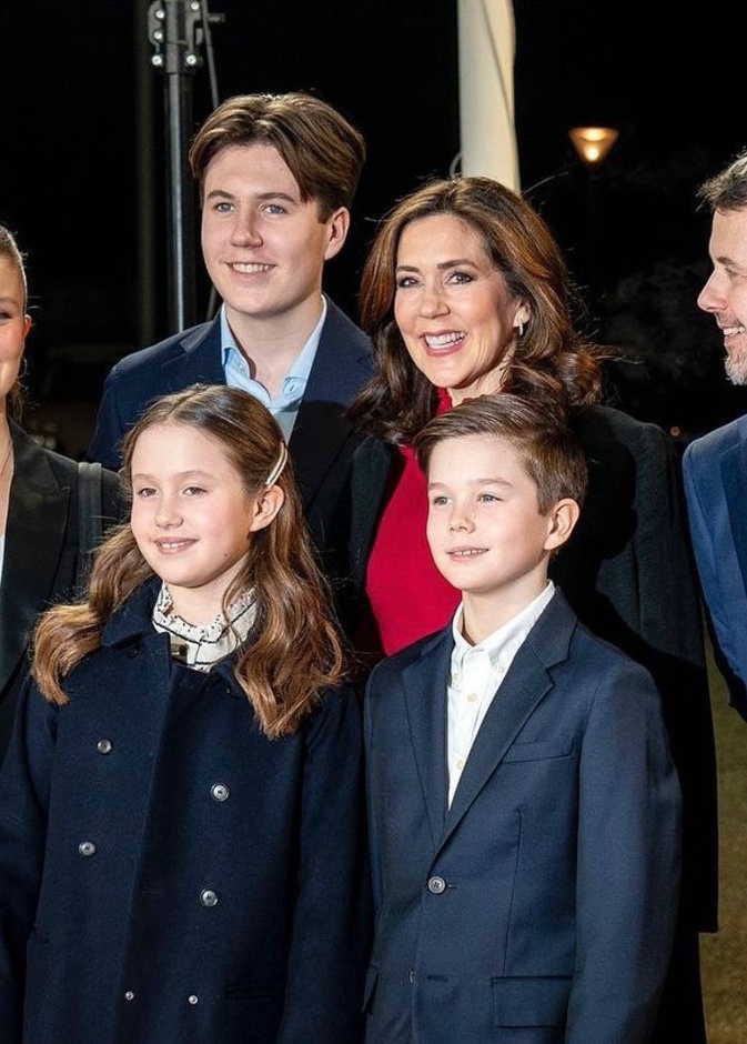 العائلة المالكة الدنماركية تشارك في فعالية تلفزيونية بمناسبة عيد الميلاد الخمسين للأميرة ماري