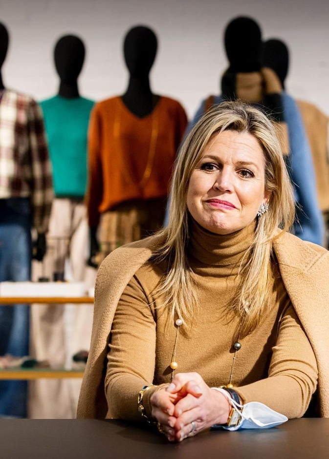 الملكة ماكسيما تزور أتيليه ملابس في بريدا