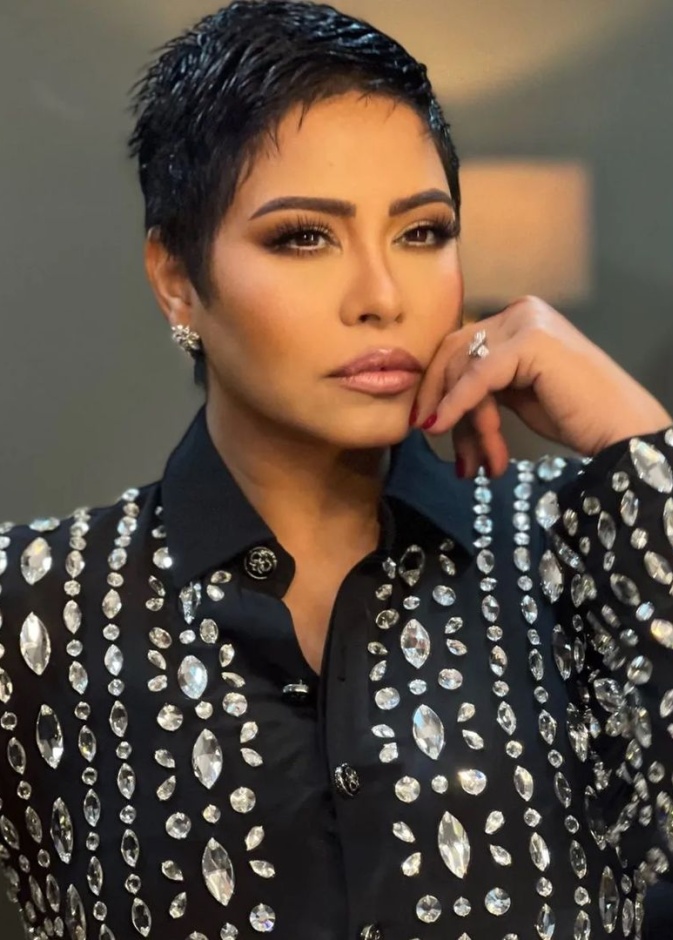 شيرين عبد الوهاب تلفت الأنظار بـ نيو لوك شعرها بعد شهرين من حلاقته