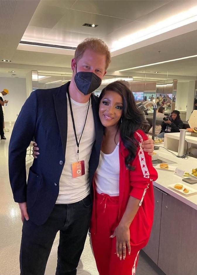 الأمير هاري يقابل المغنية الأمريكية الشهيرة ميكي غويتون