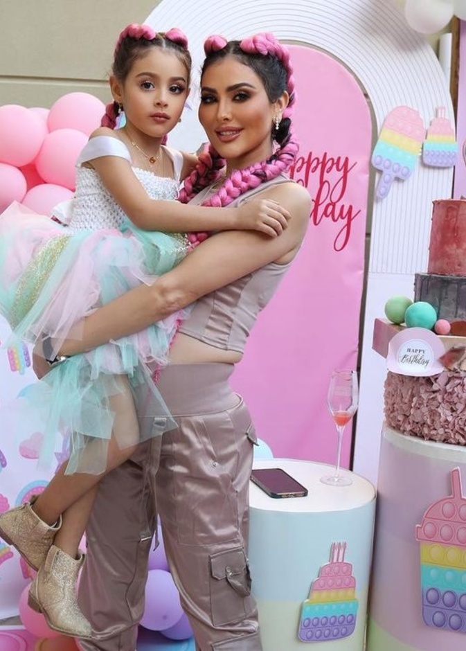 مريم حسين وابنتها أميرة