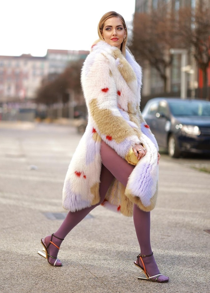 أجمل إطلالات الفاشينيستا في شوارع ميلانو ضمن عروض الموضة