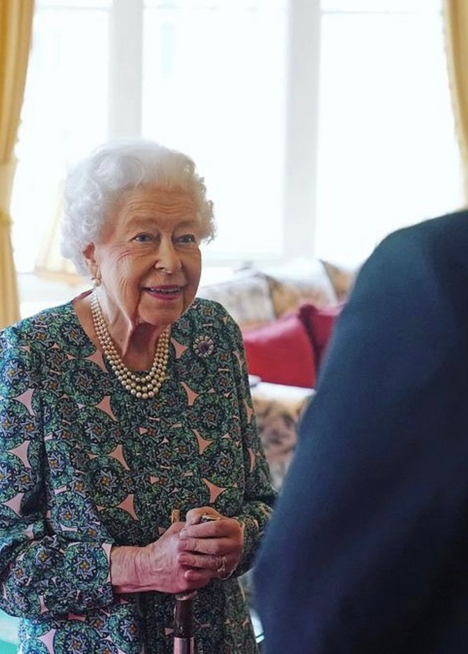 من يعتني بصحة الملكة بينما تتعافى من عدوى كورونا في قلعة وندسور
