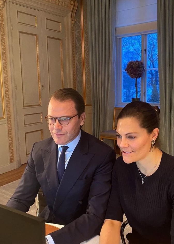 الأميرة فيكتوريا والأمير دانيال يردان على شائعة طلاقهما بفيديو مشترك