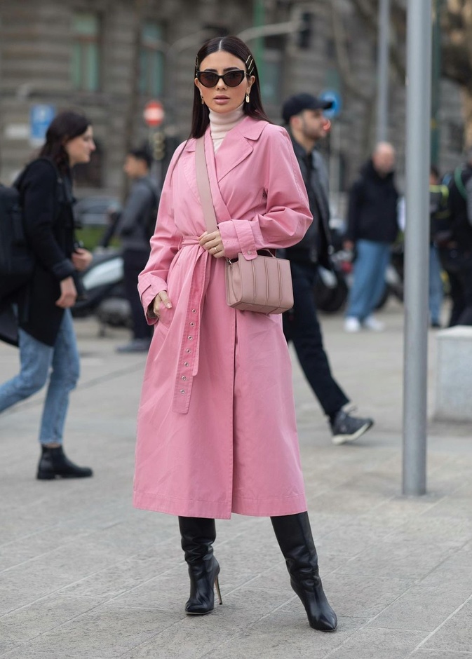 تصاميم كاجوال وعصرية رافقت إطلالات متابعات الموضة في ميلانو 2022 من بدت الأجمل؟