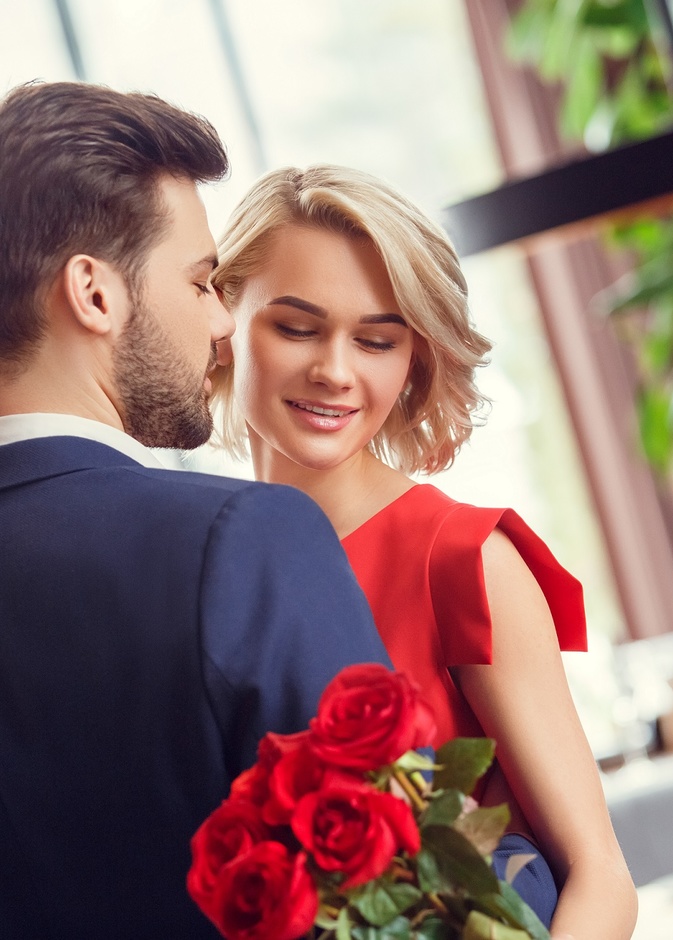 7 نصائح ذهبية تساعدك على جذب الرجل من اللقاء الأول